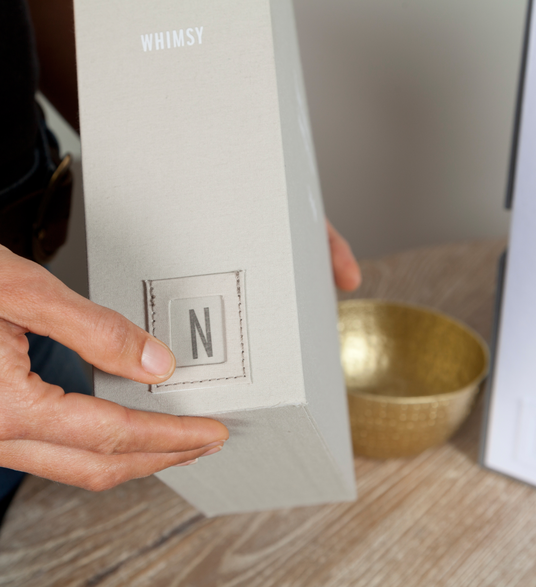 deluxe keepsake with inicial on box's spine